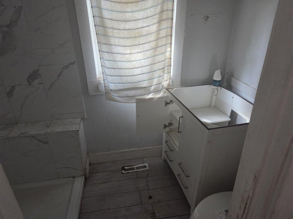 2104 E 59th Street Property Photo 6