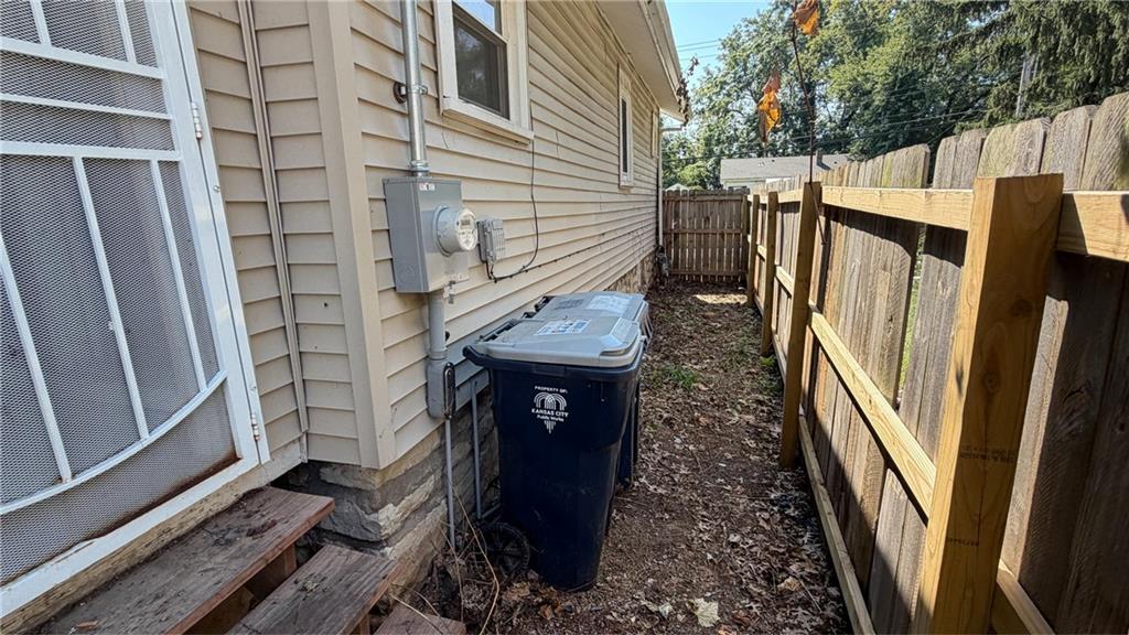 2104 E 59th Street Property Photo 14
