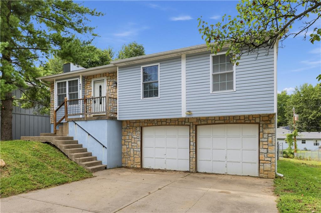 800 N Mohican Drive Property Photo 3