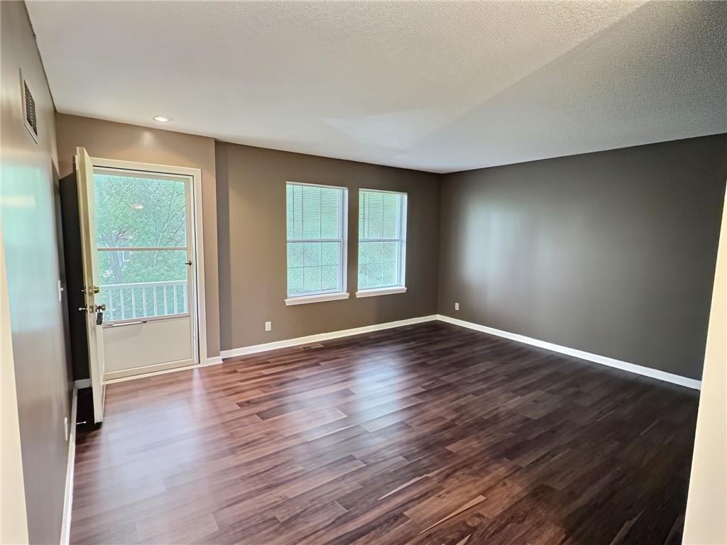 301 E 17th Street Property Photo 5
