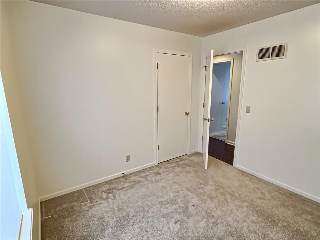 301 E 17th Street Property Photo 13