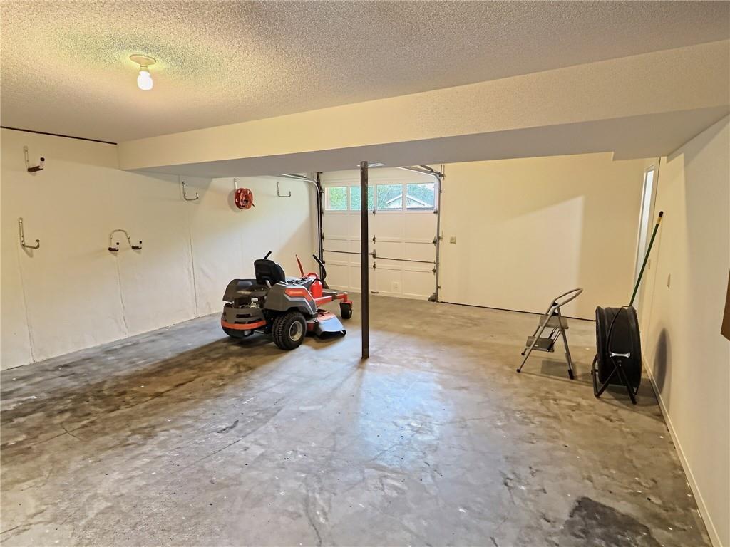 301 E 17th Street Property Photo 19