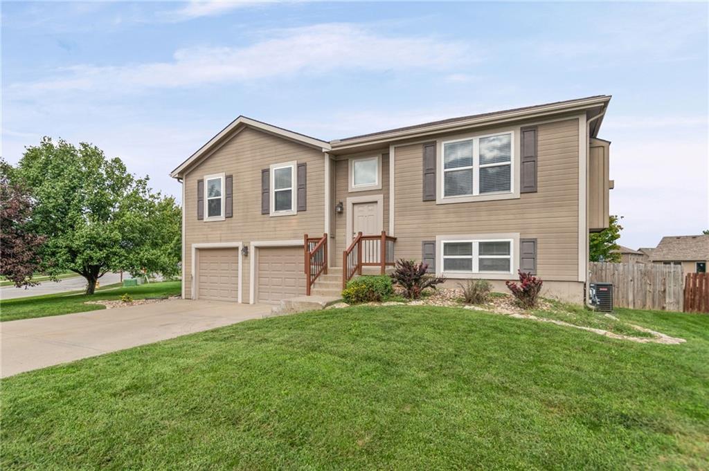1505 Clear Creek Drive Property Photo 3