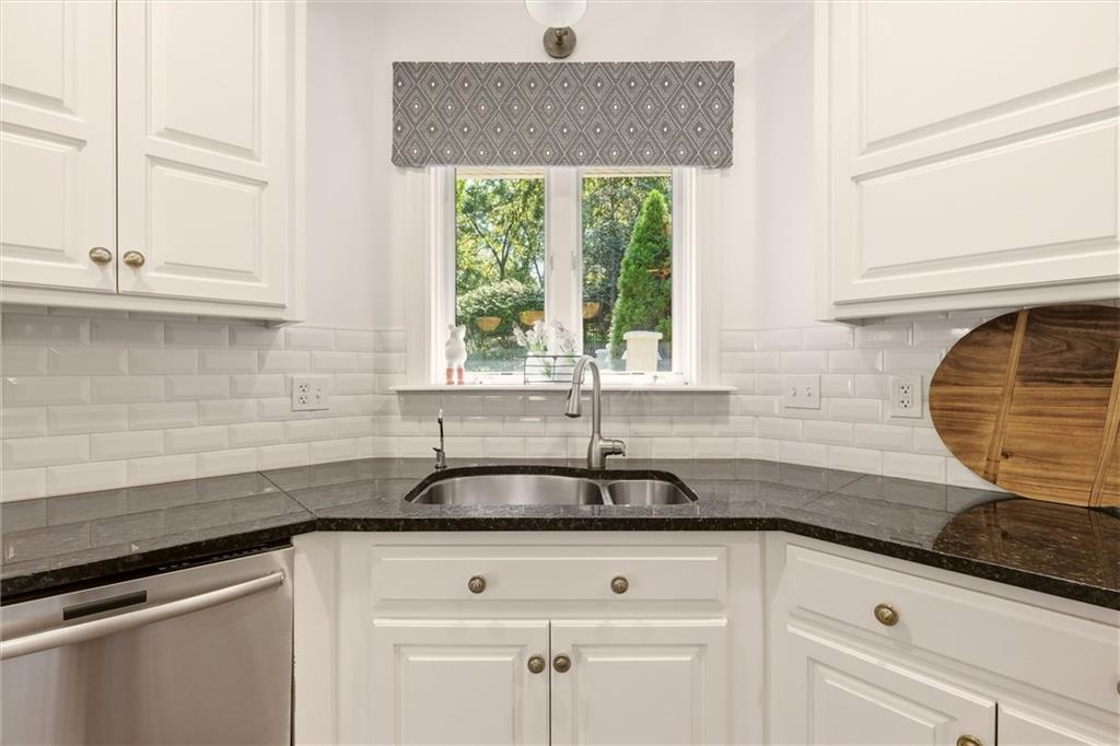 8447 Summit Street Property Photo 15