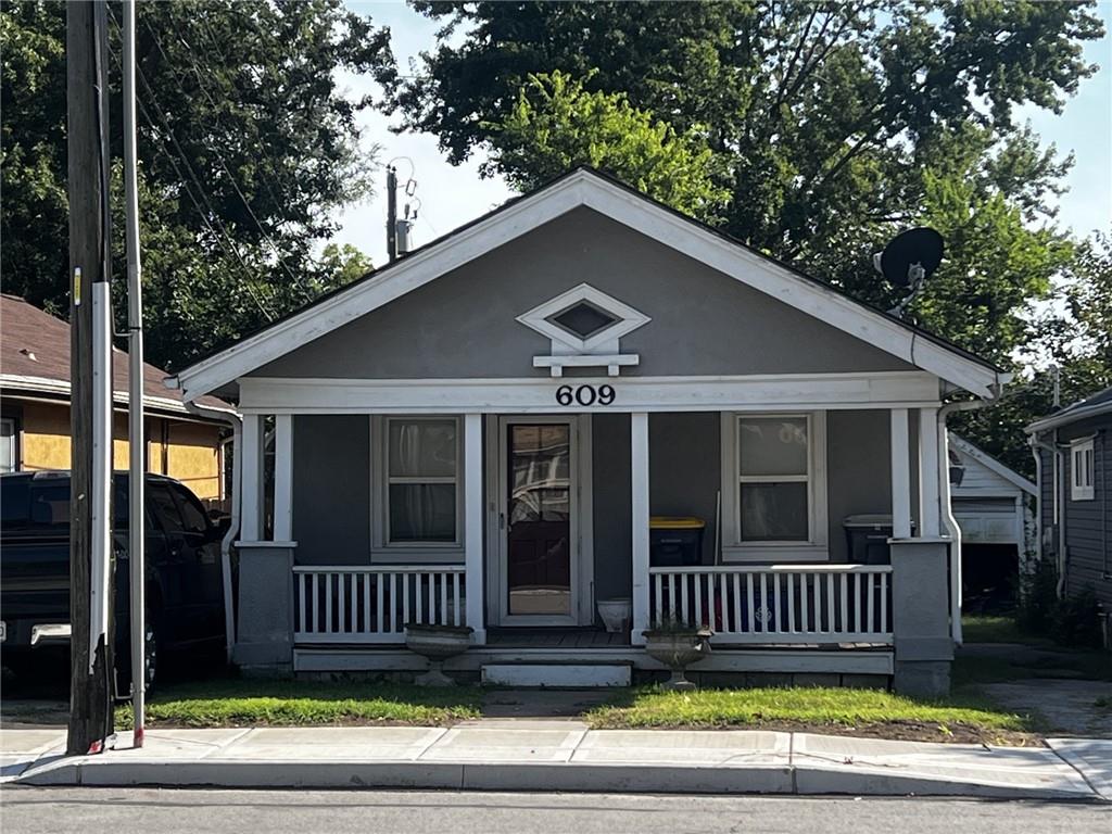 609 W 75th Street Property Photo 1