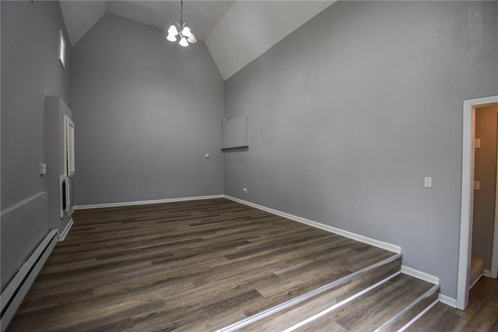 304 E 164th Terrace Property Photo 5