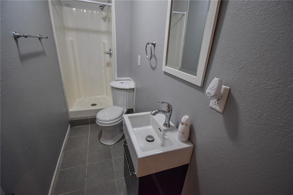 304 E 164th Terrace Property Photo 10