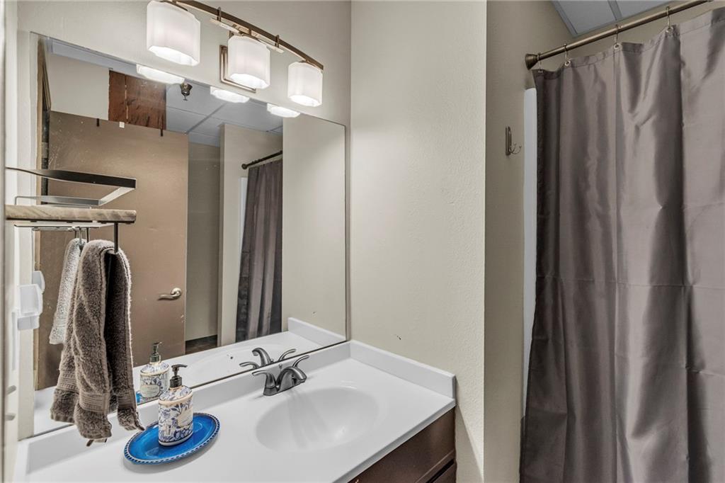 308 W 8th Street Property Photo 18