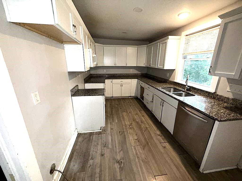 3249 E 28th Street Property Photo 3