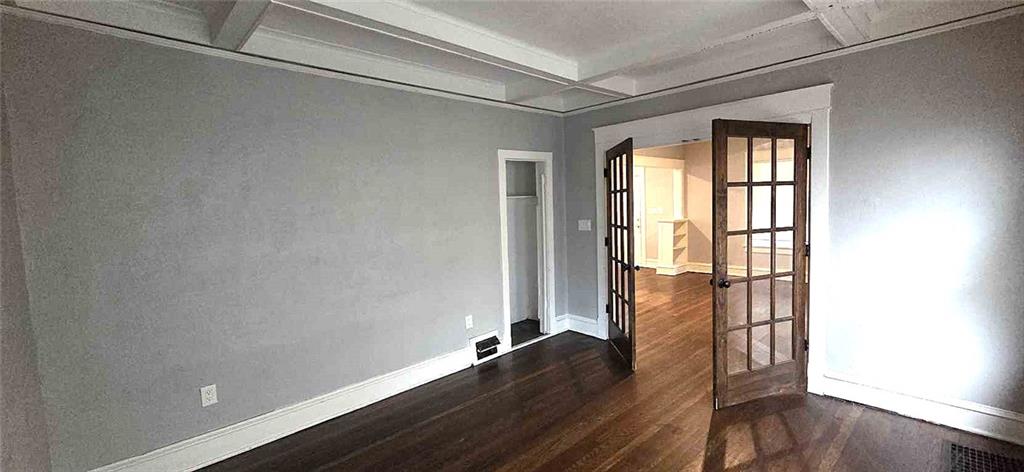 3249 E 28th Street Property Photo 8