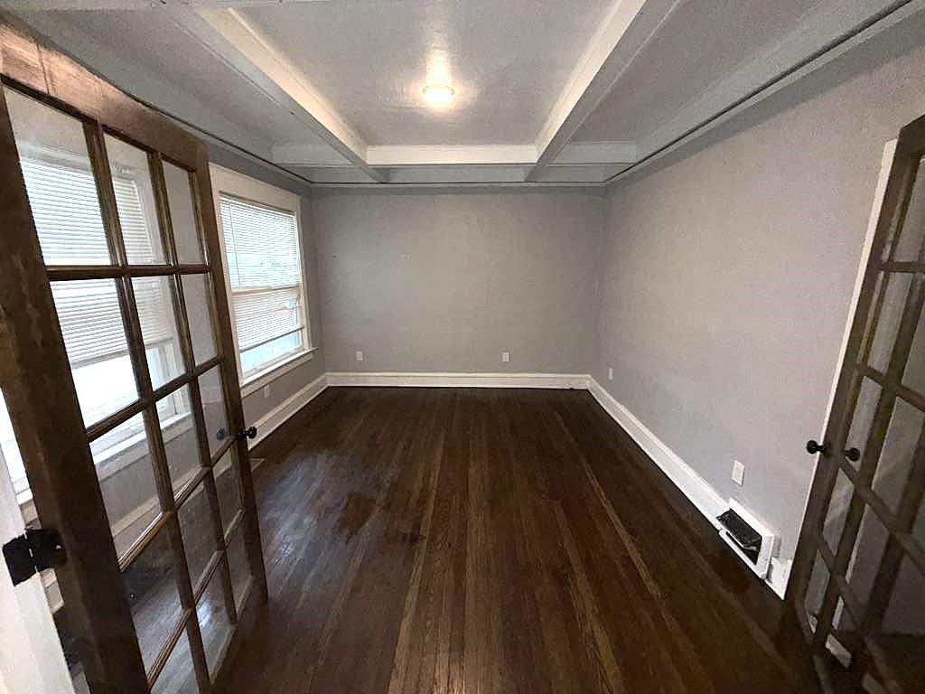 3249 E 28th Street Property Photo 9