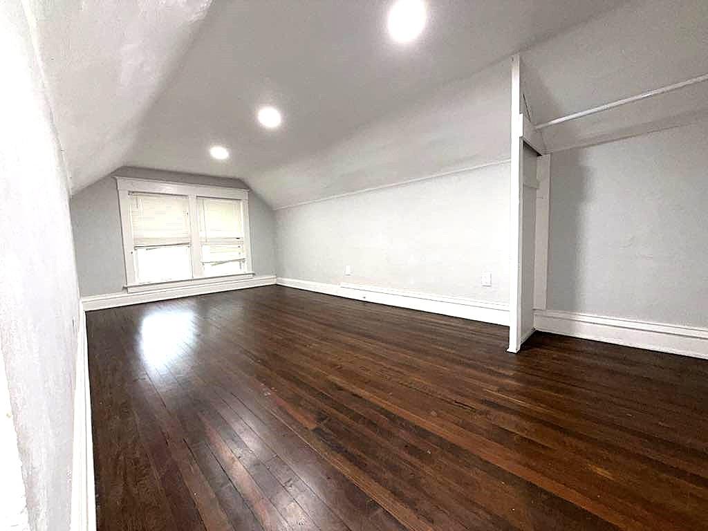 3249 E 28th Street Property Photo 14
