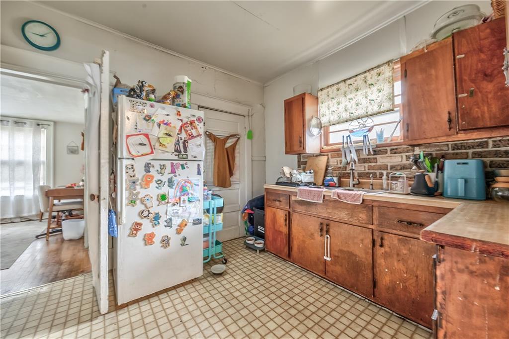 4111 Genessee Street Property Photo 9
