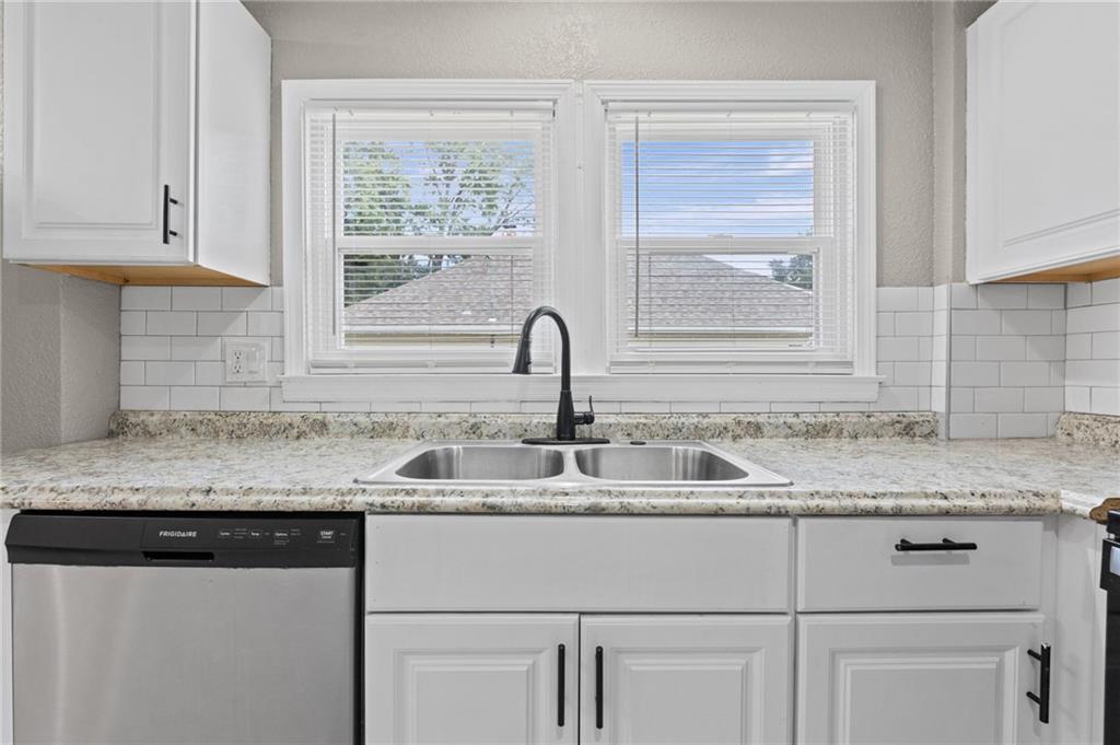 822 S Hardy Avenue Property Photo 6
