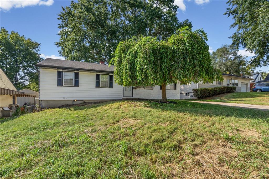 3916 S Spring Street Property Photo 3