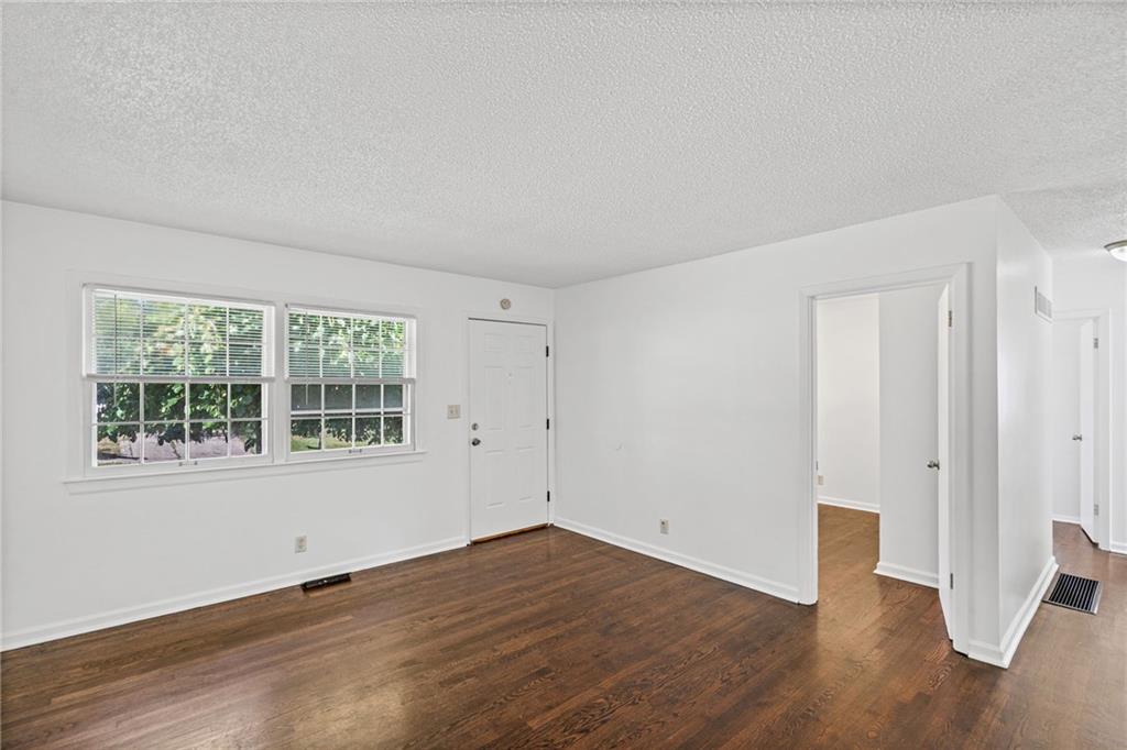 3916 S Spring Street Property Photo 4