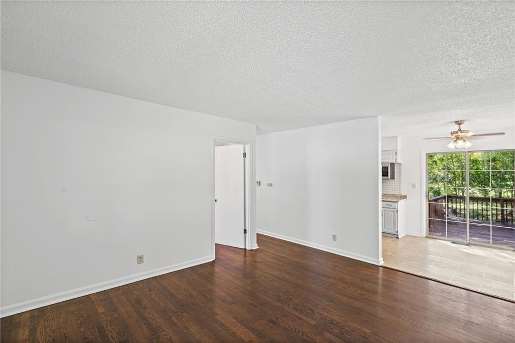 3916 S Spring Street Property Photo 5