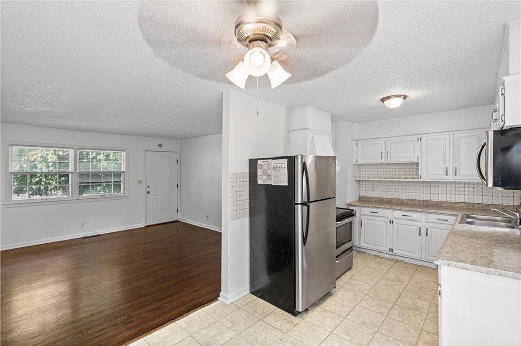3916 S Spring Street Property Photo 10