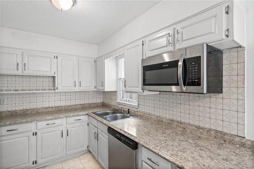 3916 S Spring Street Property Photo 12