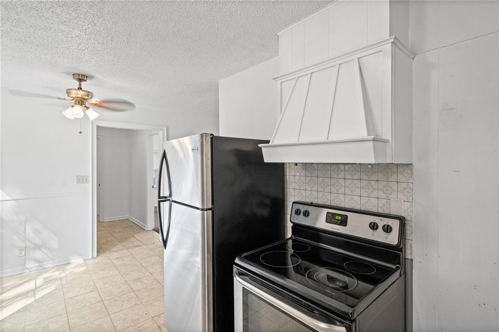 3916 S Spring Street Property Photo 13