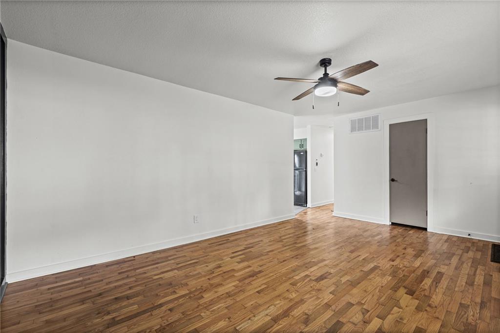 410 E Elm Street Property Photo 19