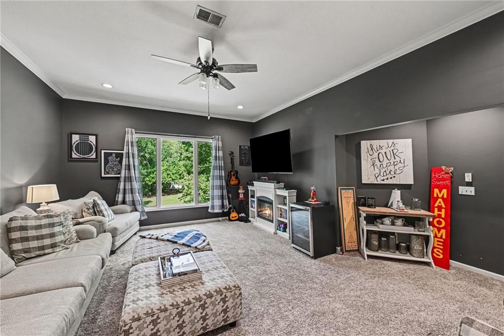 13810 Grove Avenue Property Photo 4