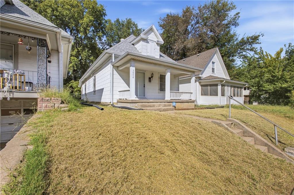 3848 E 9th Terrace Property Photo 3