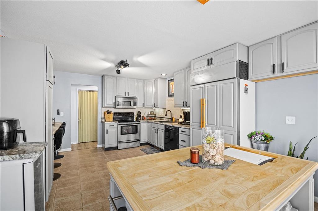 3503 Easy Street Property Photo 5