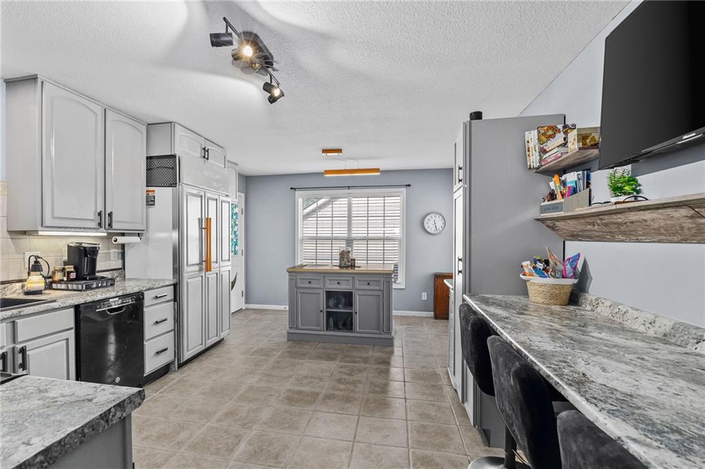 3503 Easy Street Property Photo 7