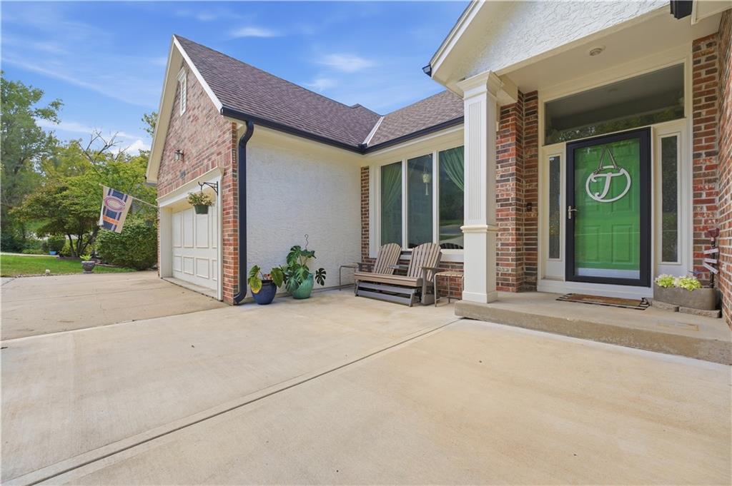 16024 Meadow Lane Property Photo 3
