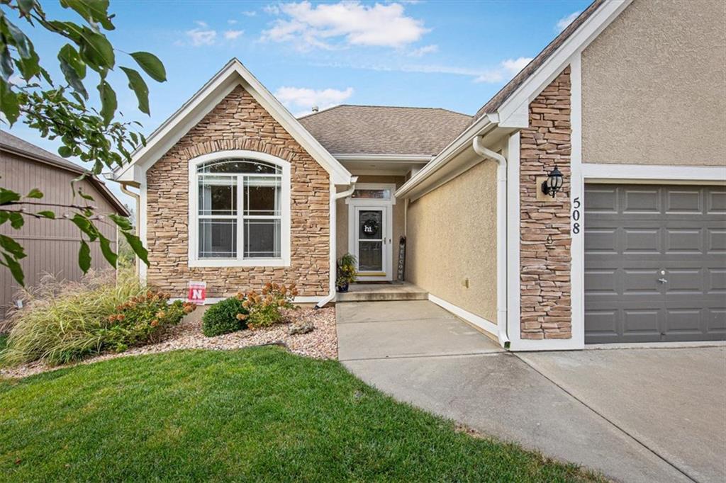 508 S 137th Street Property Photo 2