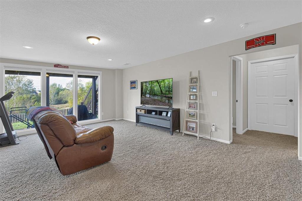 508 S 137th Street Property Photo 34