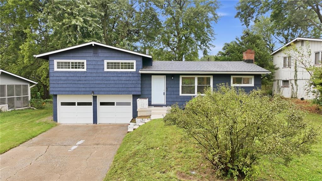 6870 N Montrose Avenue Property Photo