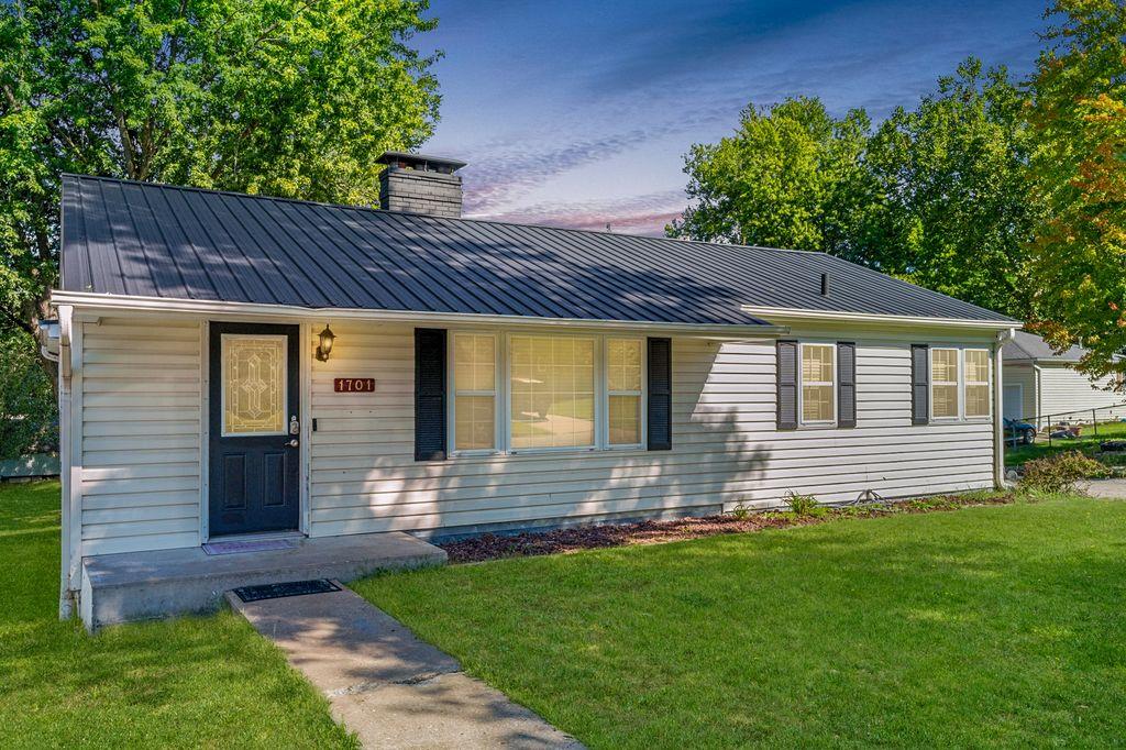 1701 Rosewood Lane Property Photo 1