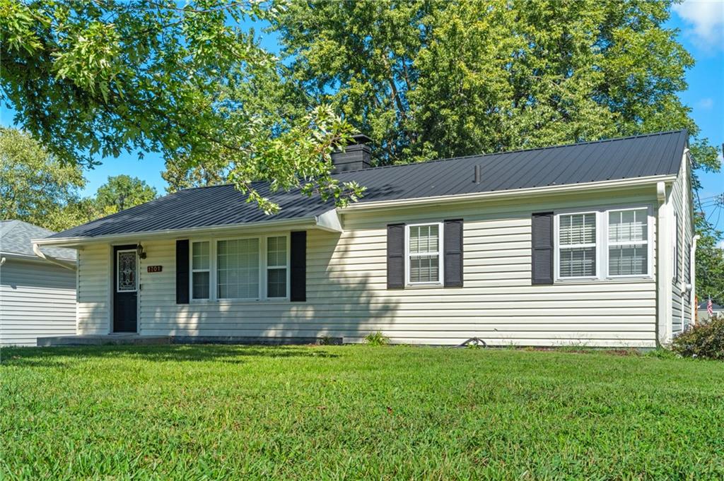 1701 Rosewood Lane Property Photo 2