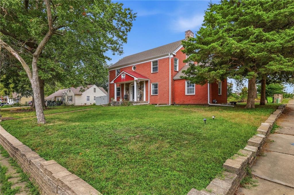 908 E Pearl Street Property Photo 46