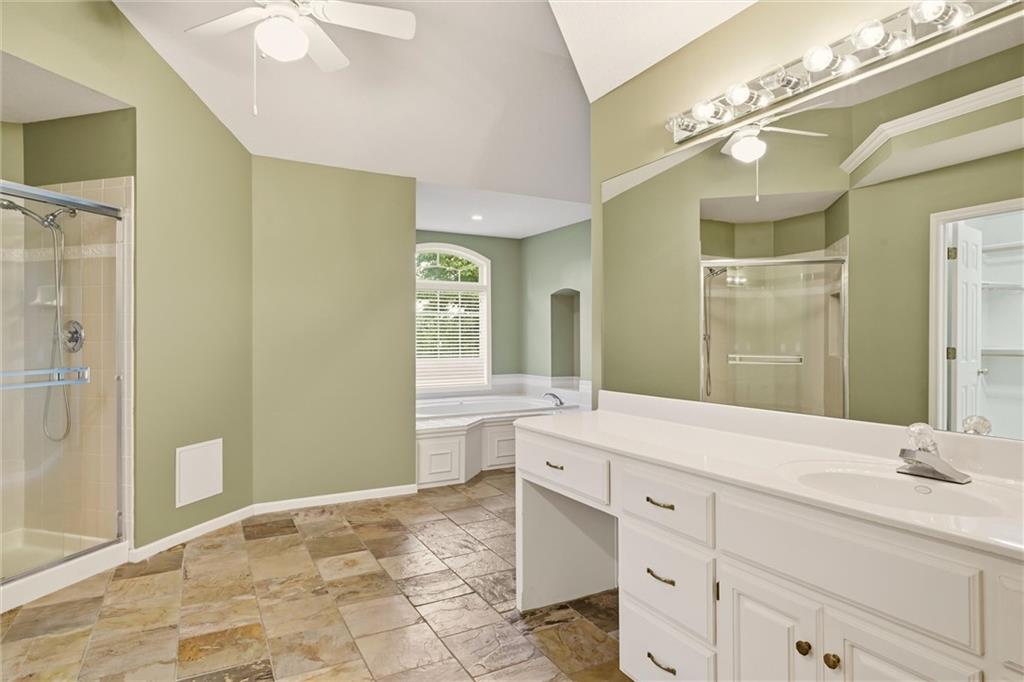 5601 Ne Misty Meadow Place Property Photo 24