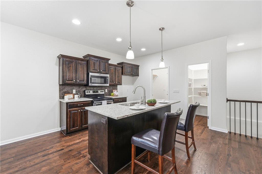 22104 Crystal Avenue Property Photo 10