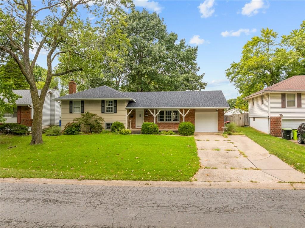 212 Sw Craigmont Drive Property Photo 1