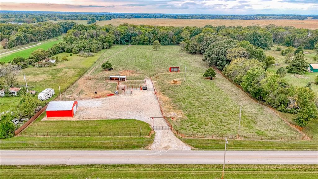 362 Sw T Highway Property Photo 8