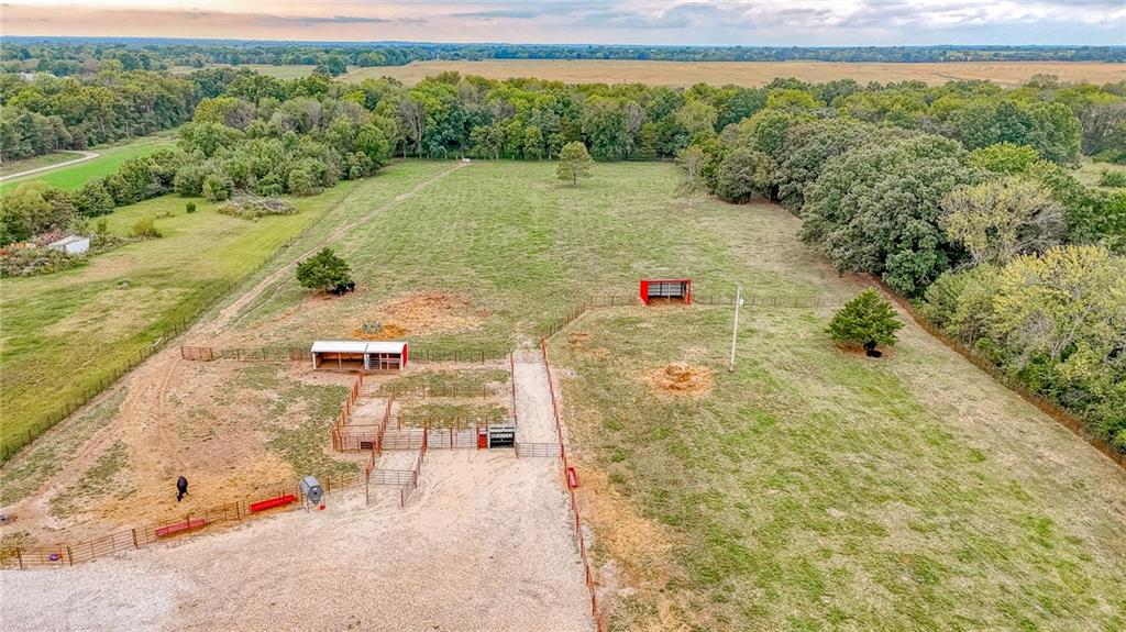 362 Sw T Highway Property Photo 16
