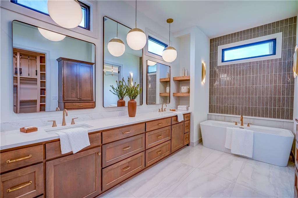 590 South Shore Drive Property Photo 27
