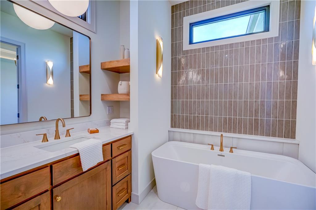 590 South Shore Drive Property Photo 29