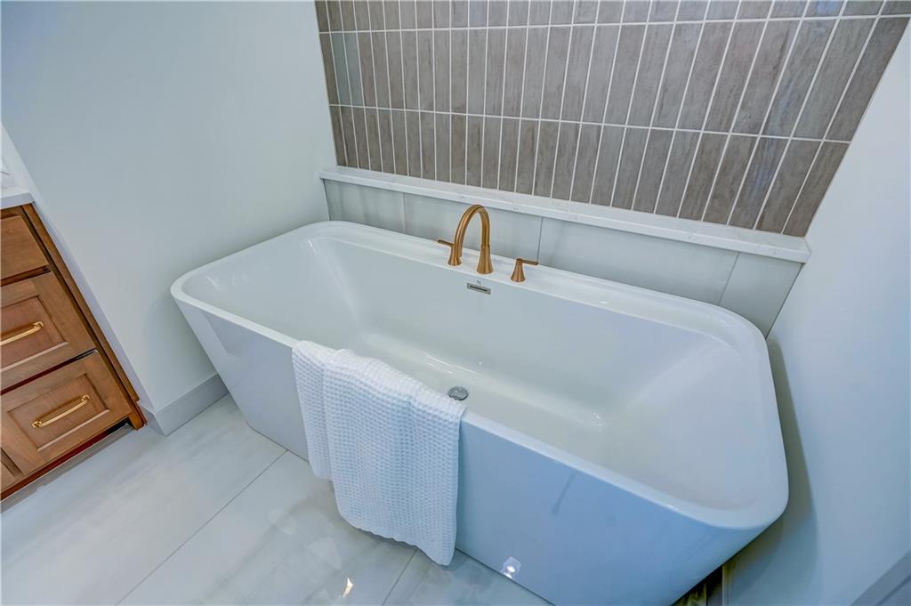 590 South Shore Drive Property Photo 30