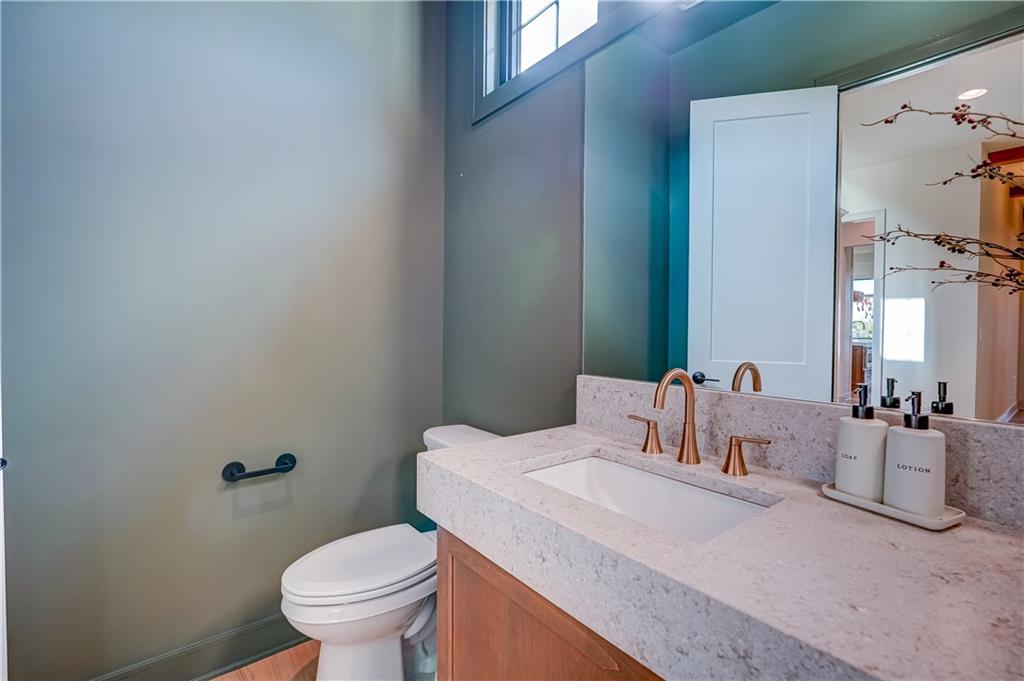 590 South Shore Drive Property Photo 39