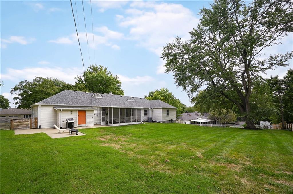 10004 Holly Street Property Photo 3