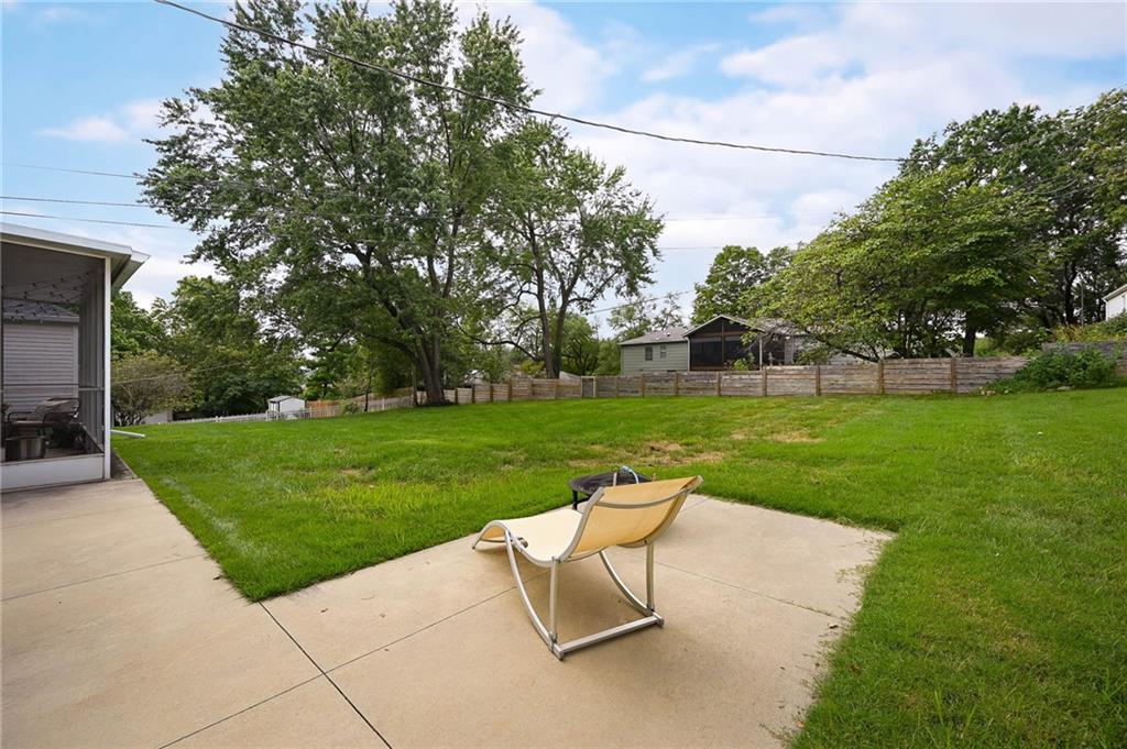 10004 Holly Street Property Photo 5