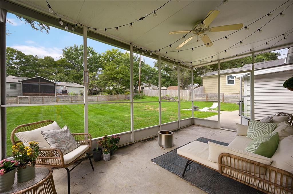 10004 Holly Street Property Photo 7
