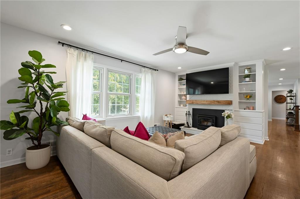 10004 Holly Street Property Photo 10