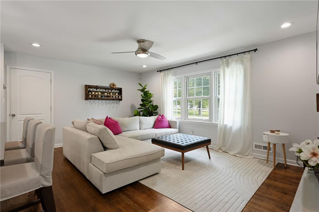10004 Holly Street Property Photo 11
